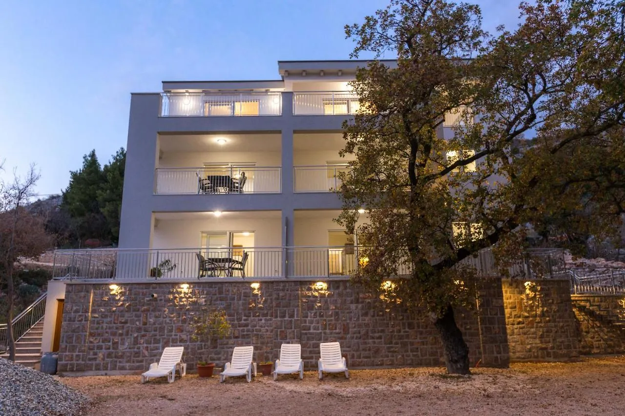 Apartmani Villa Paulo Starigrad Paklenica 0*,