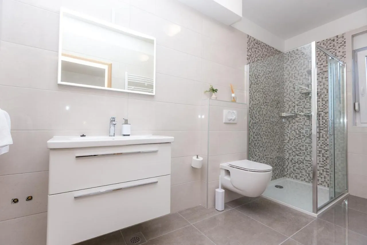 Apartmani Villa Paulo Starigrad Paklenica Apartment