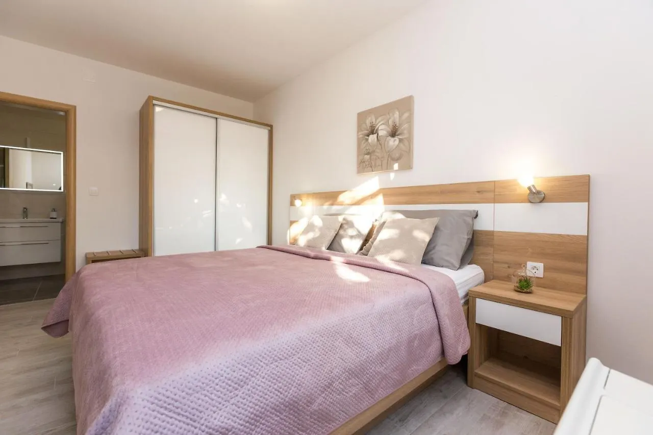 Apartmani Villa Paulo Starigrad Paklenica Appartement