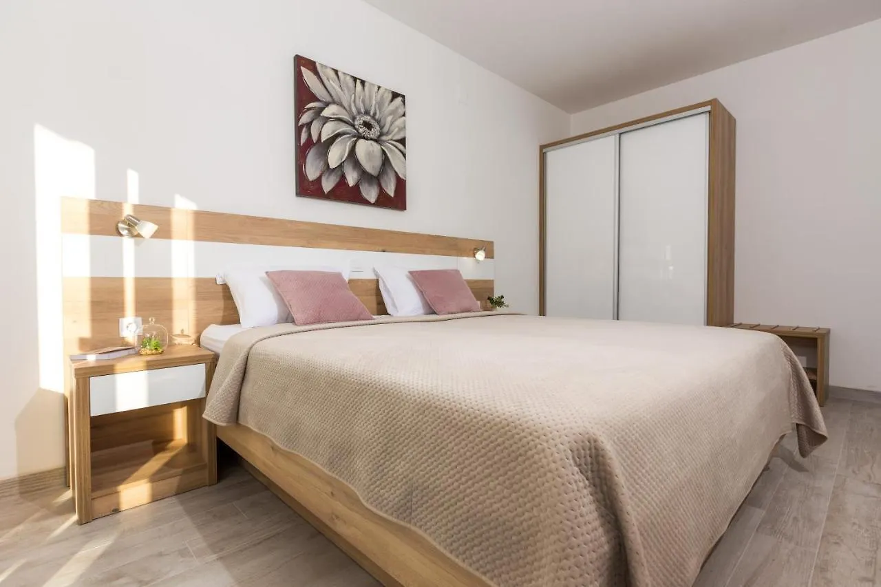 Appartement Apartmani Villa Paulo Starigrad Paklenica