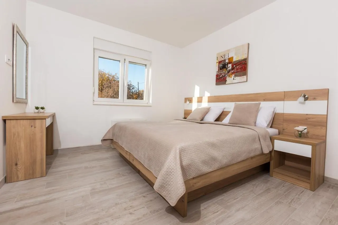 Appartement Apartmani Villa Paulo Starigrad Paklenica Kroatië
