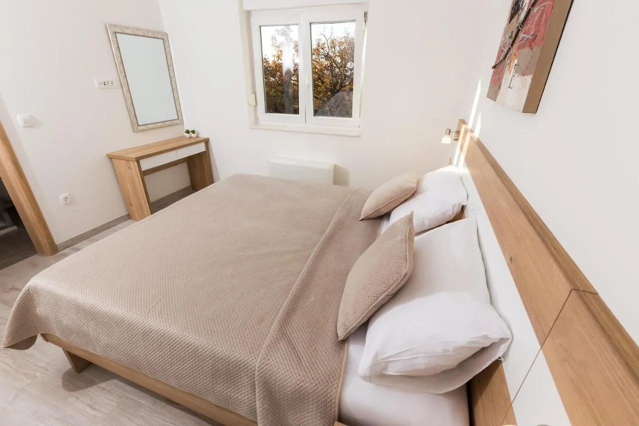 Apartmani Villa Paulo Starigrad Paklenica Kroatien