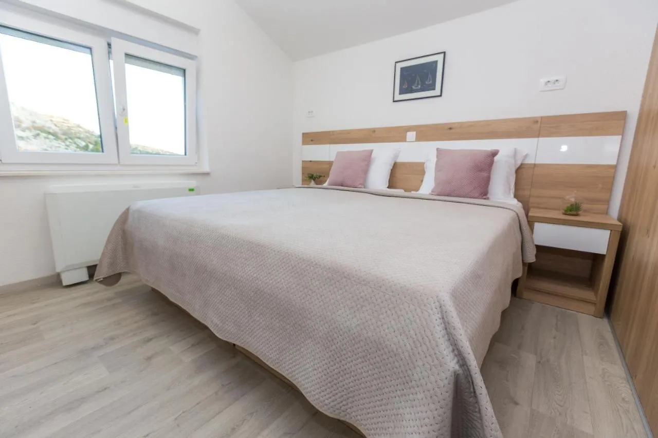 Apartmani Villa Paulo Starigrad Paklenica 0*,  Kroatië