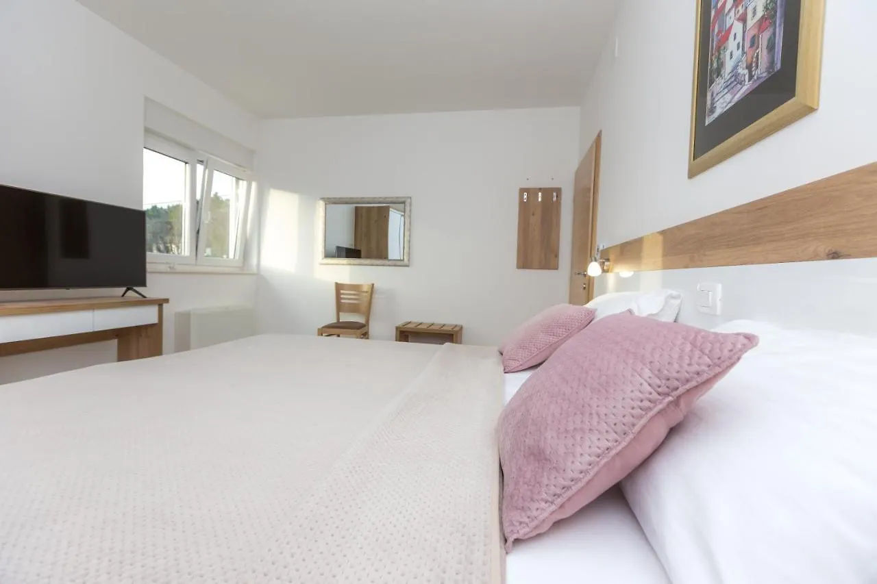 Apartmani Villa Paulo Starigrad Paklenica Appartement