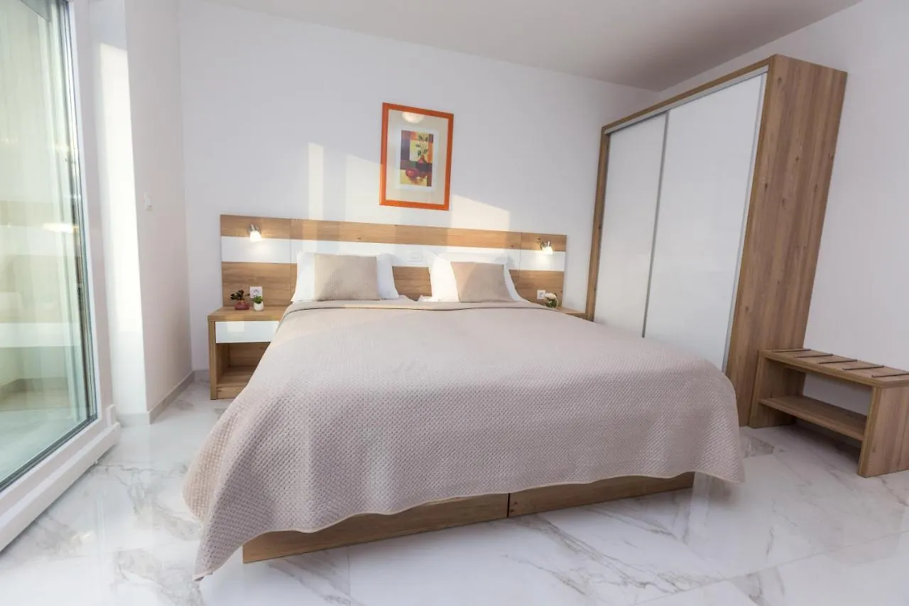 Apartmani Villa Paulo Starigrad Paklenica Kroatien