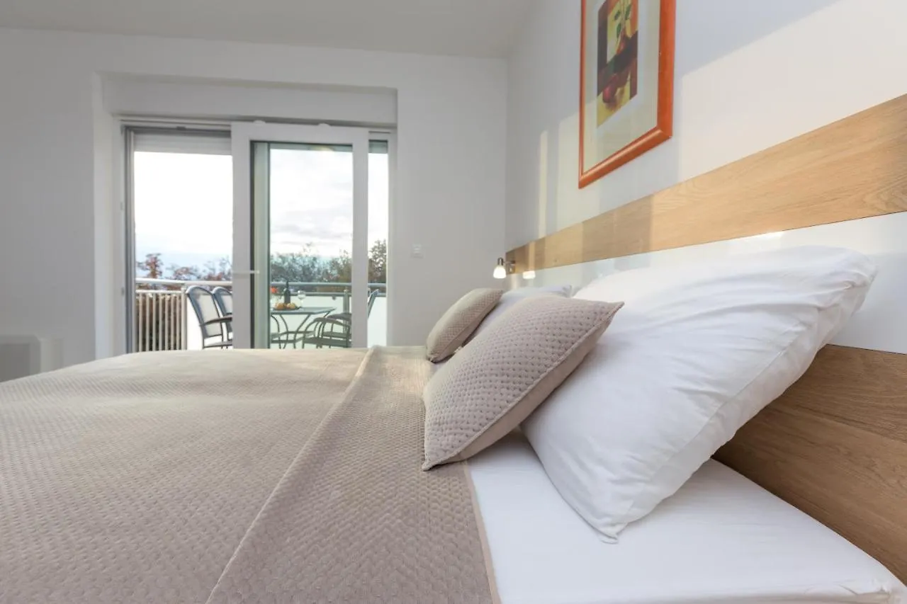 Apartmani Villa Paulo Starigrad Paklenica 0*,