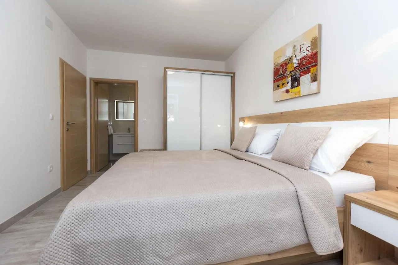 Apartmani Villa Paulo Starigrad Paklenica