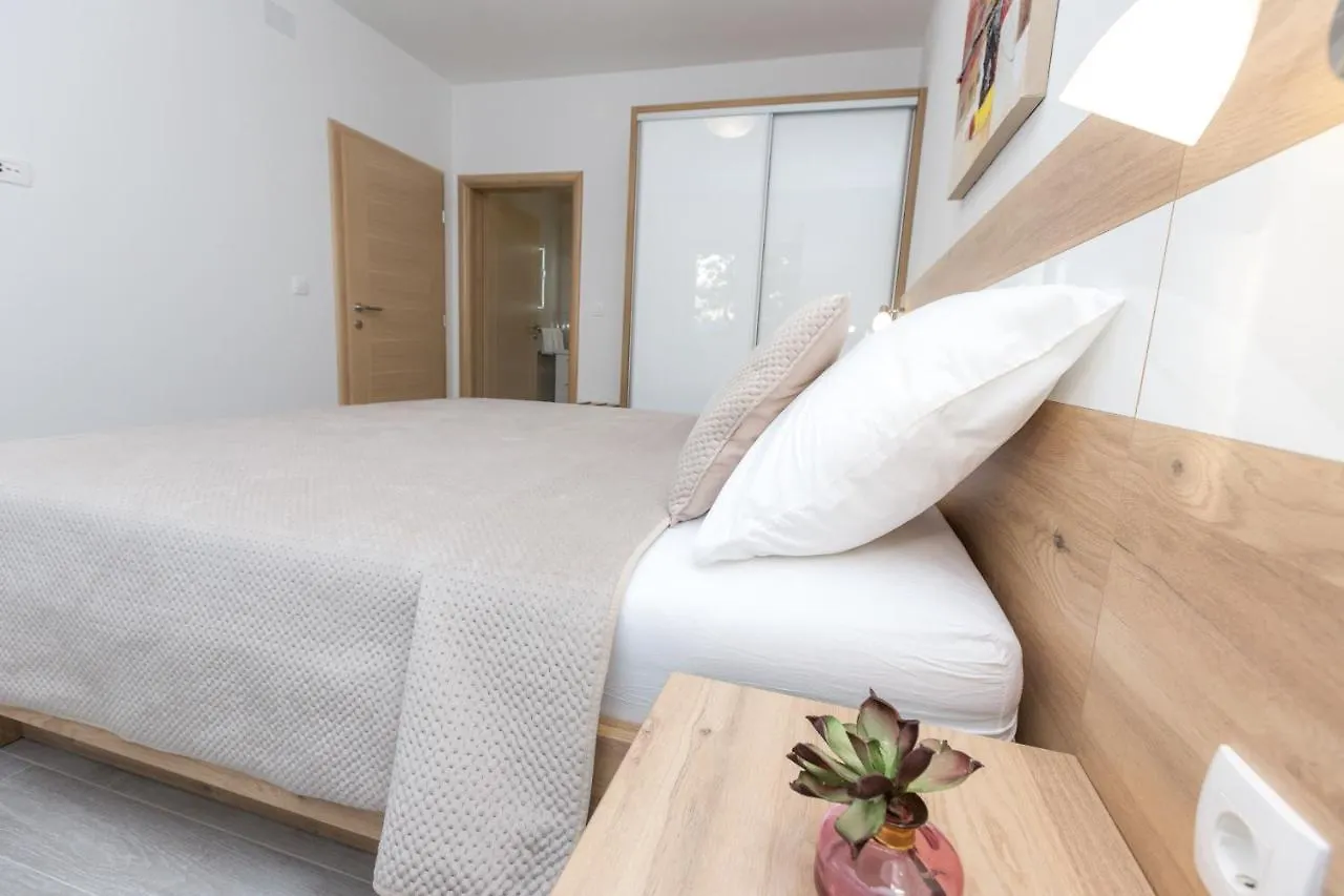 Apartmani Villa Paulo Starigrad Paklenica Appartamento
