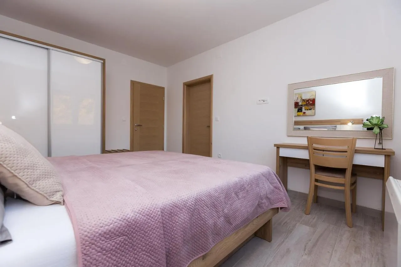 Apartmani Villa Paulo Starigrad Paklenica