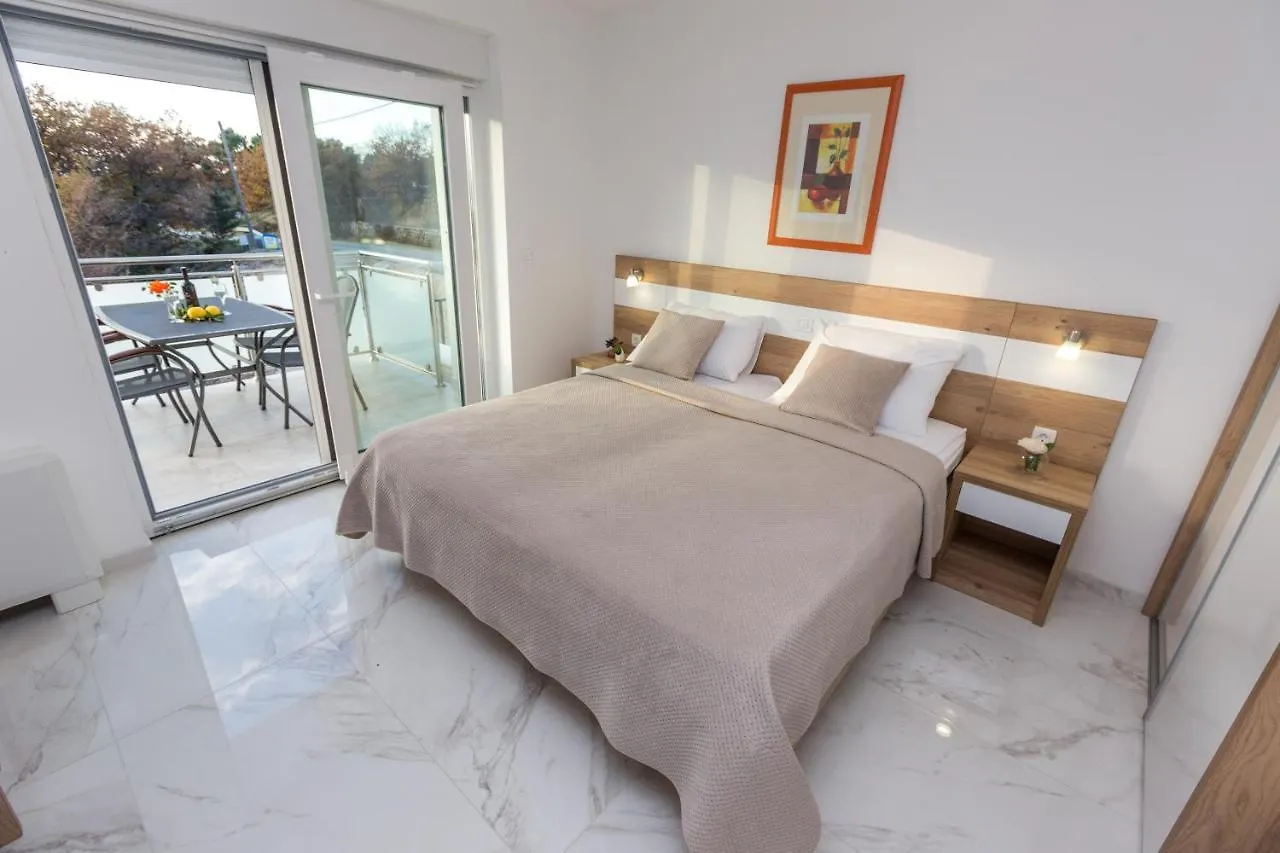Apartmani Villa Paulo Starigrad Paklenica Kroatien