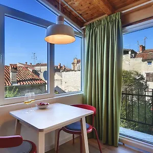 https://apartments-forum-2.in-istria.net