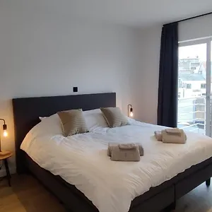 https://luxueus-ruim-appartement-op-350m-van-het-strand.hotelsghent.com